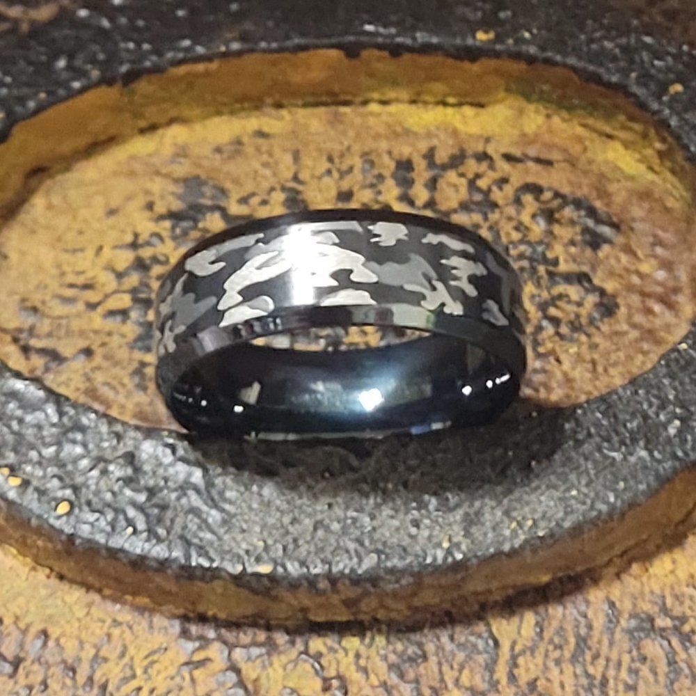 Men's Urban Black and Grey Camo Wedding Ring Band - Camouflage Wedding Ring - Picture 3 of 8